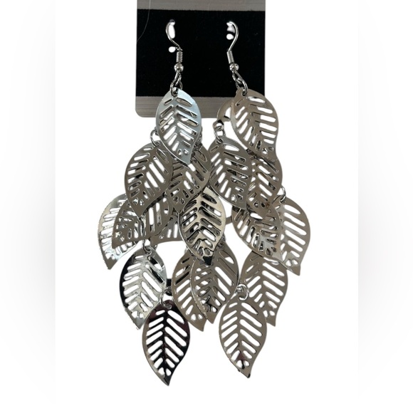 Laser Cut Silver Metal Roman Leaf Dangle Earrings Prom Bridal BOHO Earrings - Picture 1 of 3